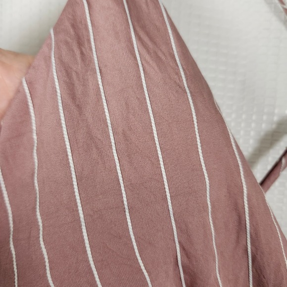 @BaLance Mauve Pinstripe Tiered Ruffle Romper Womens Medium Cross Back V-Neck - Picture 3 of 8